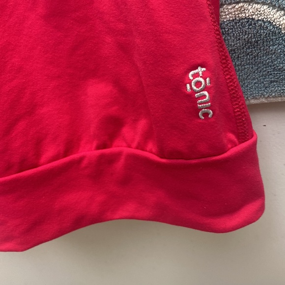 🌺🌺🌺TONIC TANK TOP SIZE SMALL COLOUR BERRY RED, RARELY WORN, LIKE NEW! - Picture 3 of 13